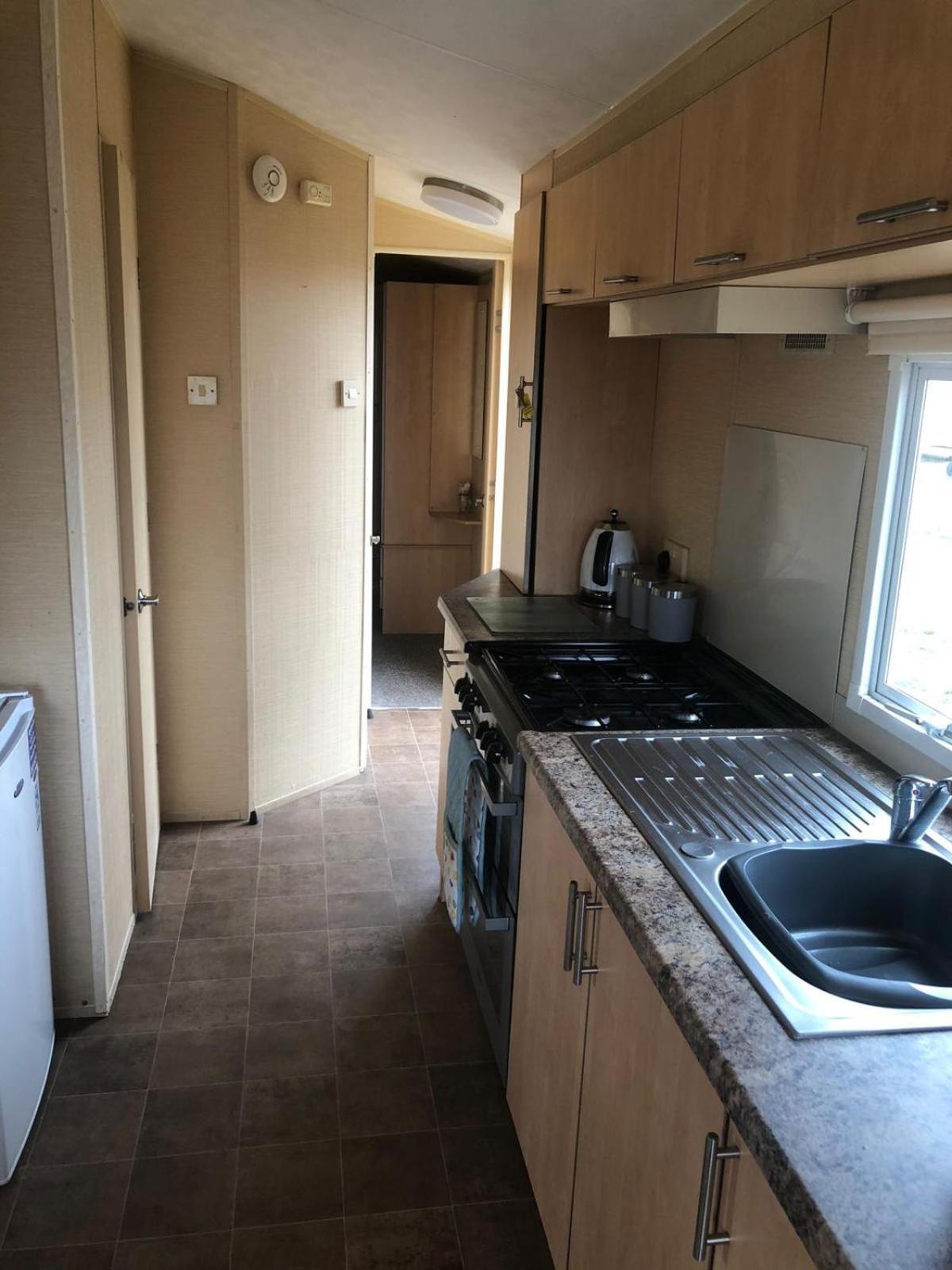 Adorable 2 Bedroom Caravan In Клактон-он-Си Экстерьер фото