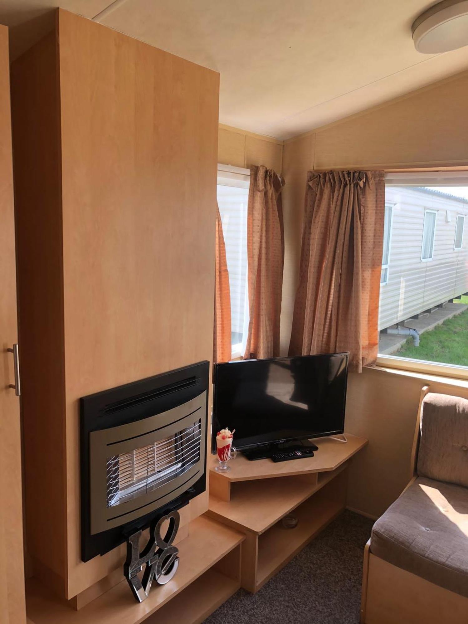 Adorable 2 Bedroom Caravan In Клактон-он-Си Экстерьер фото
