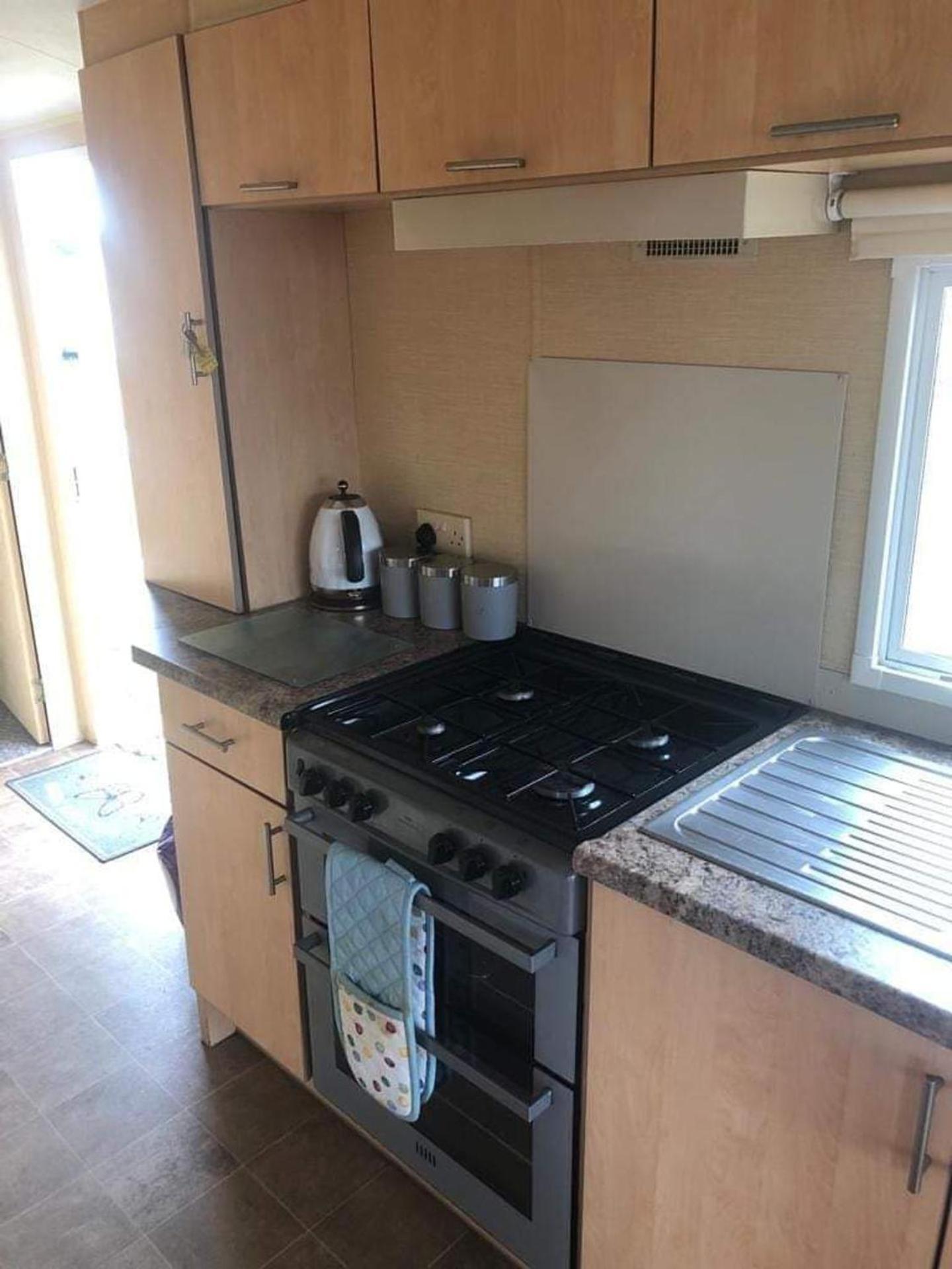 Adorable 2 Bedroom Caravan In Клактон-он-Си Экстерьер фото